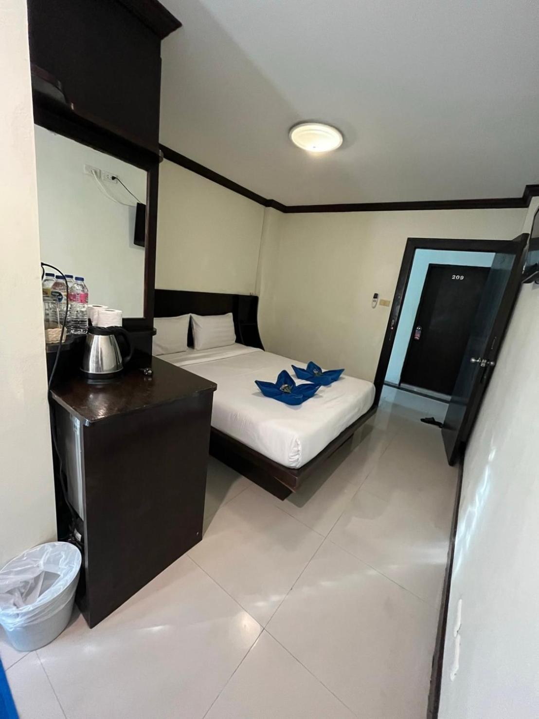 Blueskyhouse Patong Hotel Exterior photo