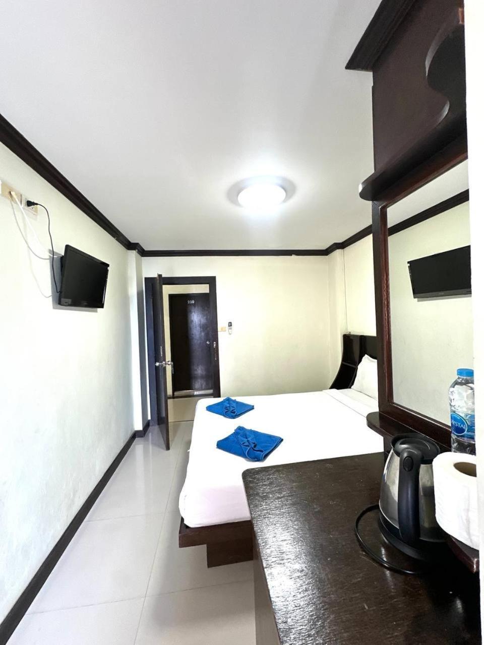 Blueskyhouse Patong Hotel Exterior photo