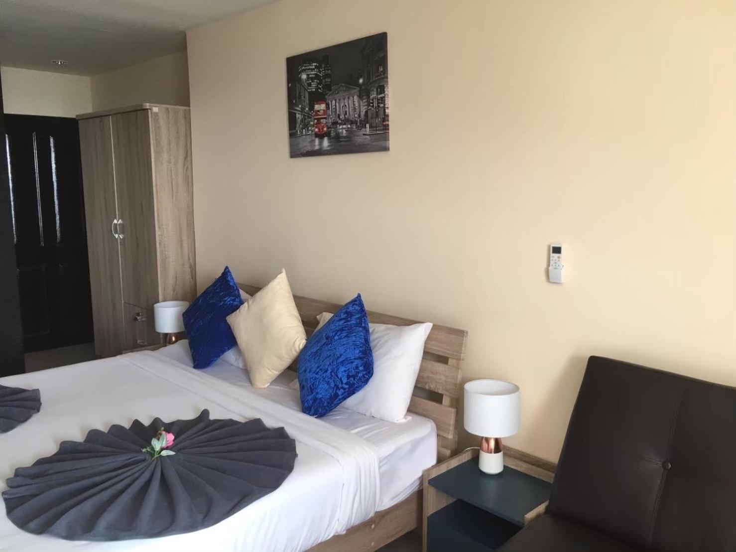 Blueskyhouse Patong Hotel Exterior photo